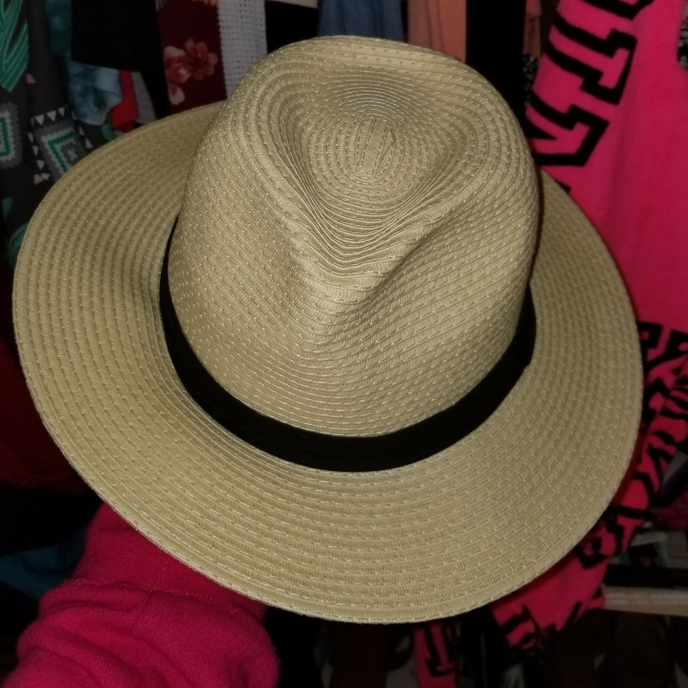 Lounge hat